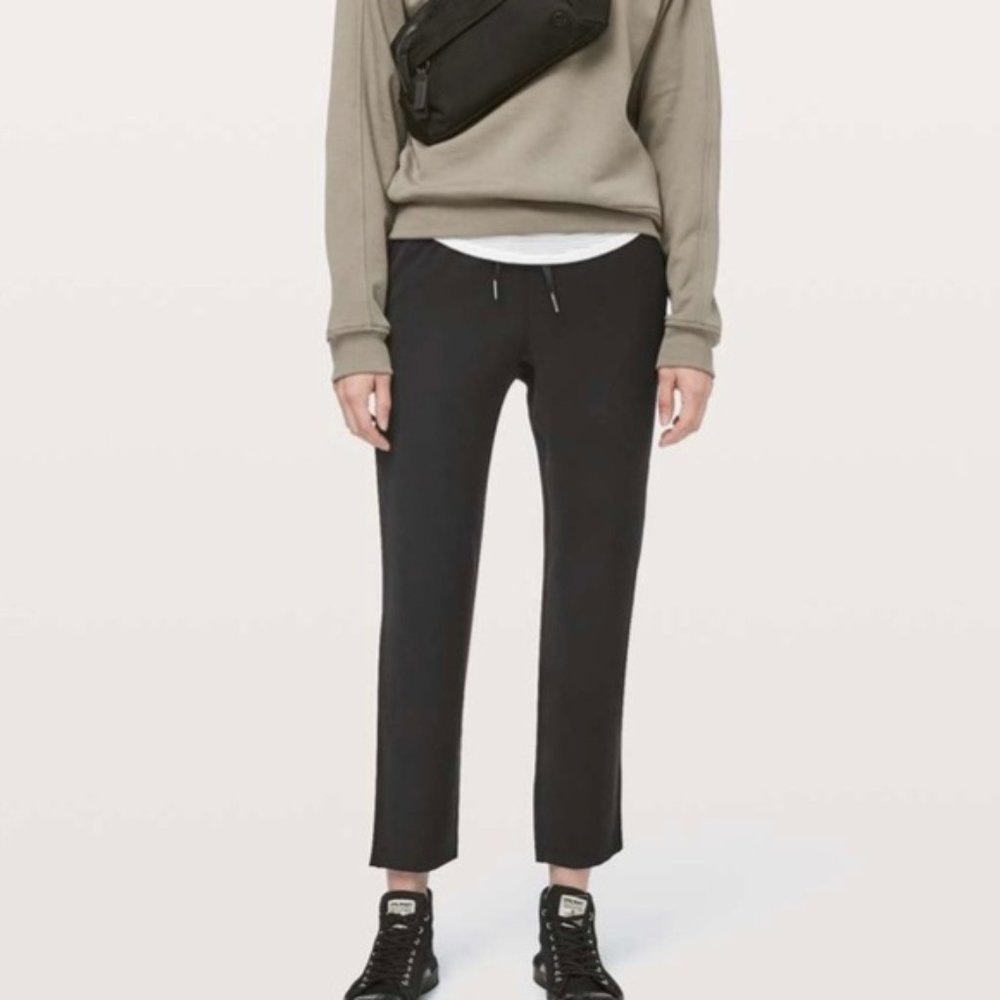 Lululemon On the Fly 7/8 pants woven sz 8 new